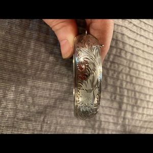 Vintage silver bangle no safety chain